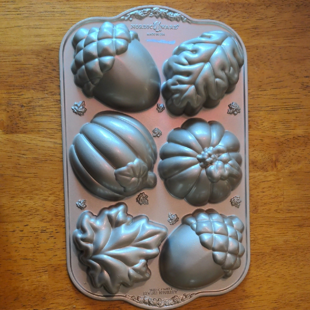 Nordic Ware Autumn Cakelet Pan - Silver